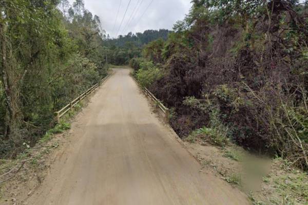 Ponte em Campina Grande do Sul será interditada com o aumento do volume de chuvas - Foto: DER