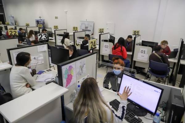 Agências do Trabalhador do Paraná têm 13 mil oportunidades de emprego - Foto: Geraldo Bubniak/AEN