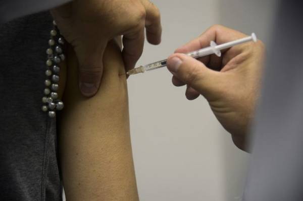Mães imunizadas transmitem anticorpos aos bebês na gestação - Fernando Frazão/Agência Brasil