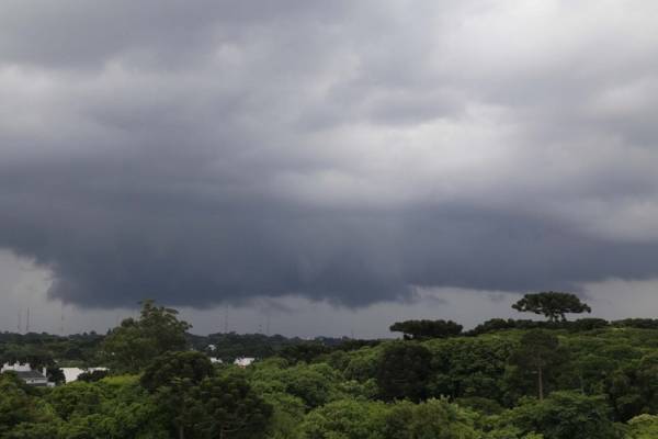 Frente fria no Sul do Brasil traz temporais para o Paraná nesta sexta-feira, informa Simepar - Foto: Gilson Abreu/AEN